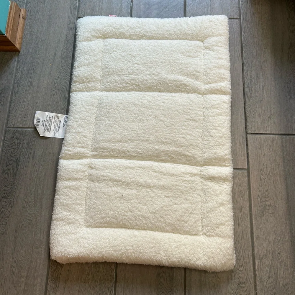 NWT dog mat Boots and Barkley Medium pet mat soft dog bed cat bed 19 x 1.56 x30